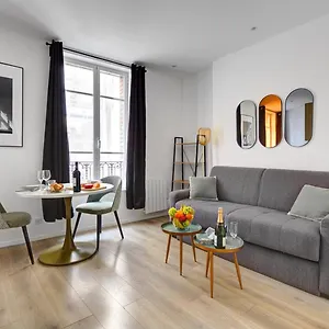156 Marlene - Superbe A Paris. , Paris France